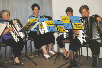 Konzert in den Kultureinrichtungen des Bezirks, 2001