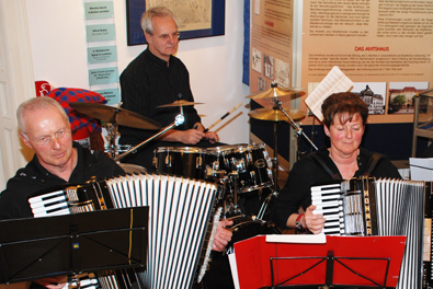 „Nach dem Konzert ist vor dem Konzert“ – wir treffen einander regelmäßig mittwochs zur Probe (April 2014)