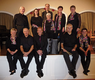 Entspannte Laune und fröhliche Gesichter nach dem Weihnachtskonzert 2012 im Amtshaus Brigittenau
